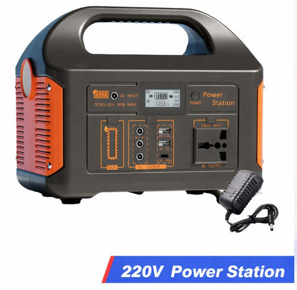 Bærbar 220V power station med LCD-skjerm, stikkontakter og ladeledning, egnet til camping og nødstilfeller.
